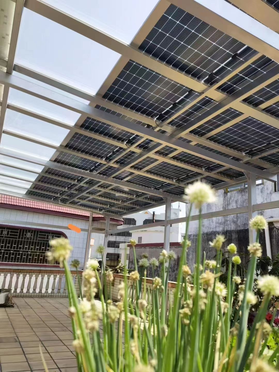 京山别墅家用屋顶太阳能发电系统安装